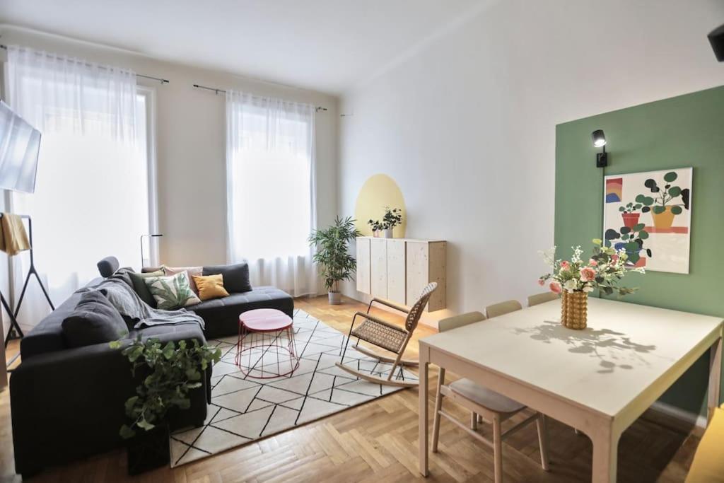 Unwind In Style W Sauna Dsgn 2Br Home Budapešť Exteriér fotografie