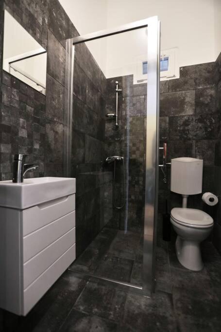 Unwind In Style W Sauna Dsgn 2Br Home Budapešť Exteriér fotografie