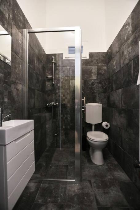 Unwind In Style W Sauna Dsgn 2Br Home Budapešť Exteriér fotografie