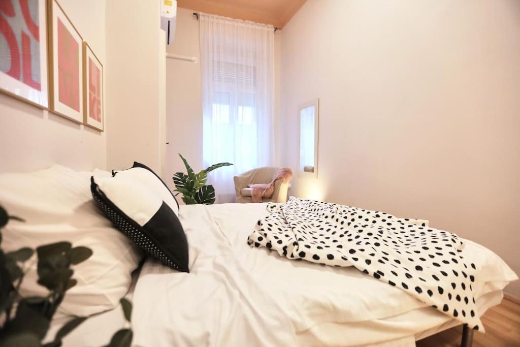 Unwind In Style W Sauna Dsgn 2Br Home Budapešť Exteriér fotografie