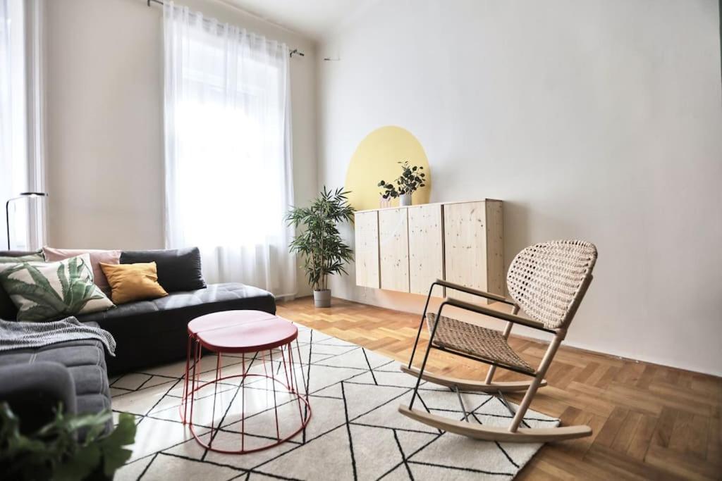 Unwind In Style W Sauna Dsgn 2Br Home Budapešť Exteriér fotografie